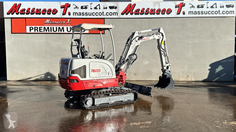 Rýpadlo Takeuchi TB225