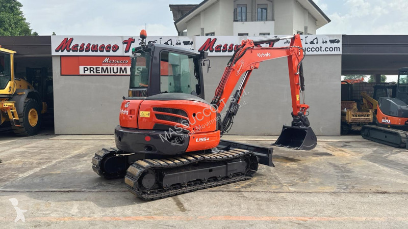 جرافة Kubota