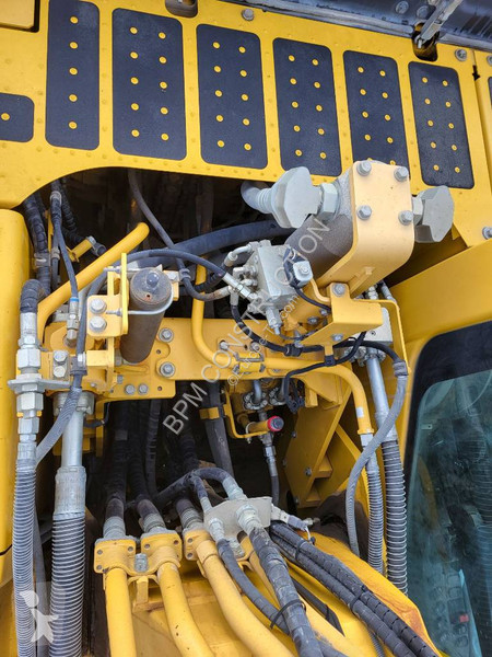جرافة Komatsu 11