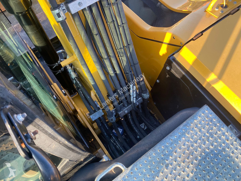 جرافة Caterpillar F