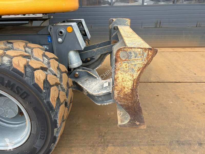 جرافة Liebherr Compact