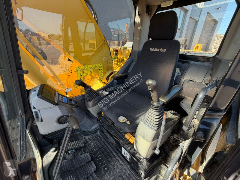 جرافة Komatsu 8