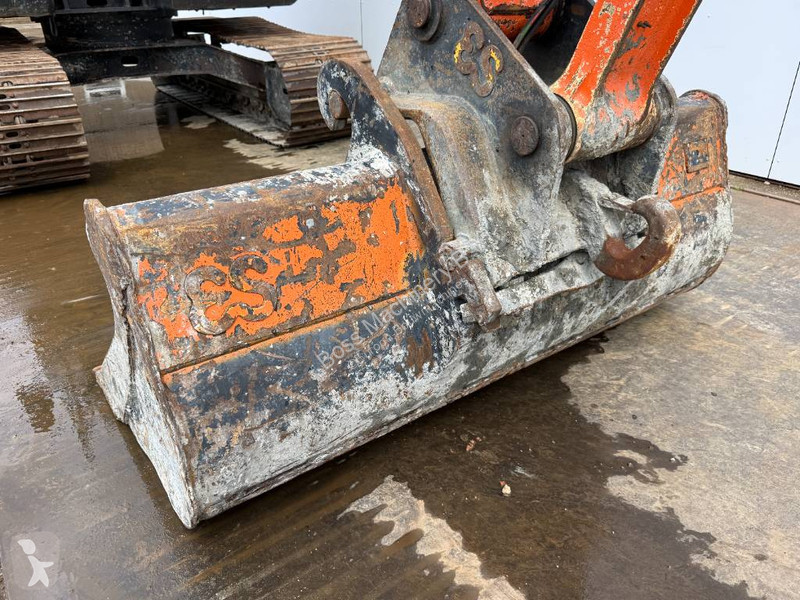 جرافة Hitachi - Quick Coupler / Automatic Greasing