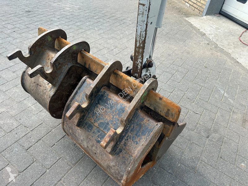 جرافة Takeuchi TB216