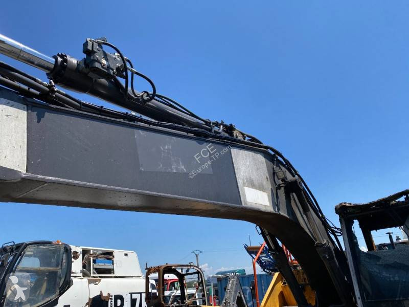 Rýpadlo Volvo EC 220 EL /Certificat CE endommagée