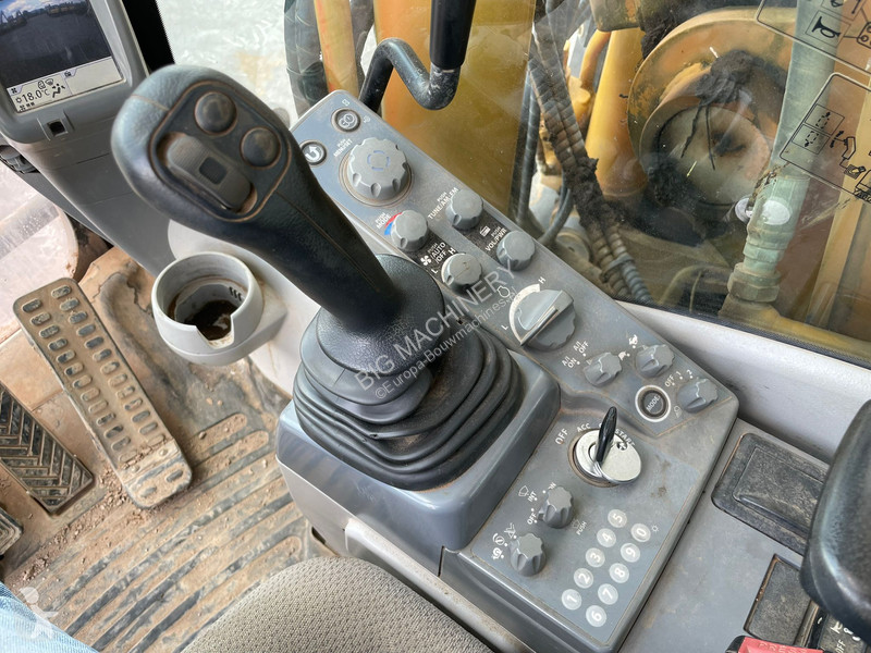 Lopatový nakládač Hitachi 5B