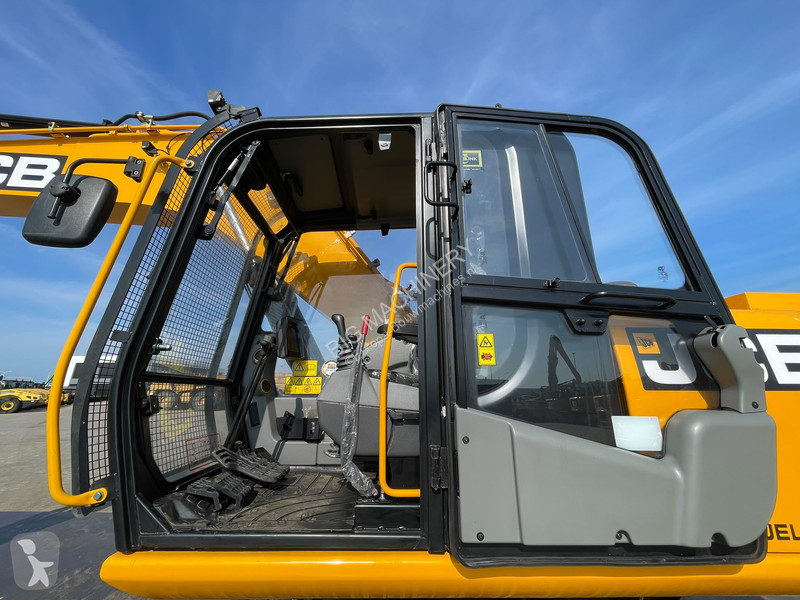 جرافة JCB 205