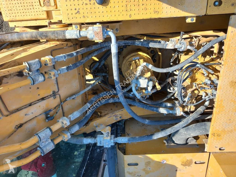 جرافة Caterpillar 350 (EXW - Abu Dhabi)