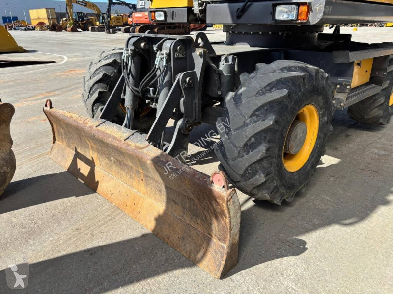 جرافة Volvo (Two Buckets)