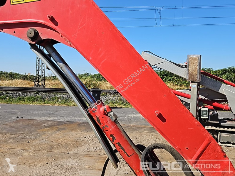 Экскаватор Volvo ECR25D