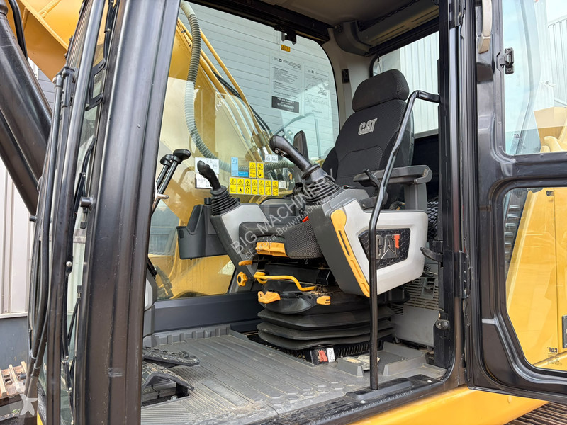 Lopatový nakládač Caterpillar 07A