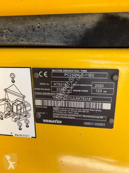 جرافة Komatsu PC210-11E0
