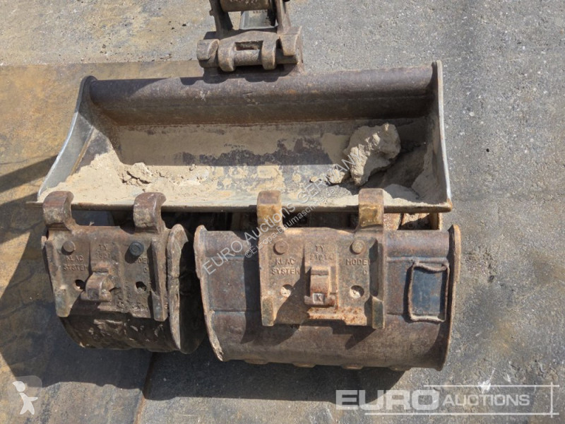 Багер Bobcat E20