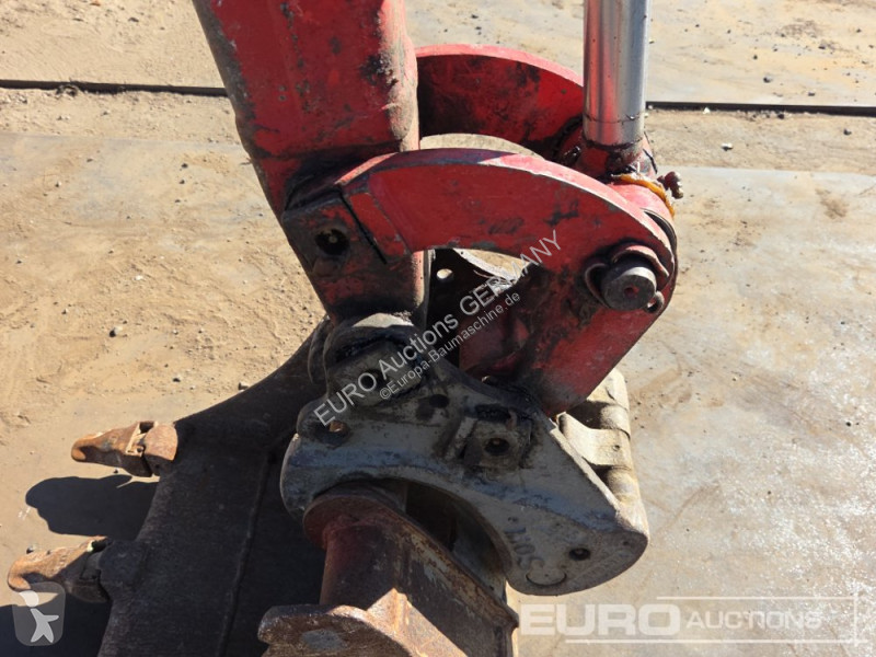 جرافة Volvo EC15E
