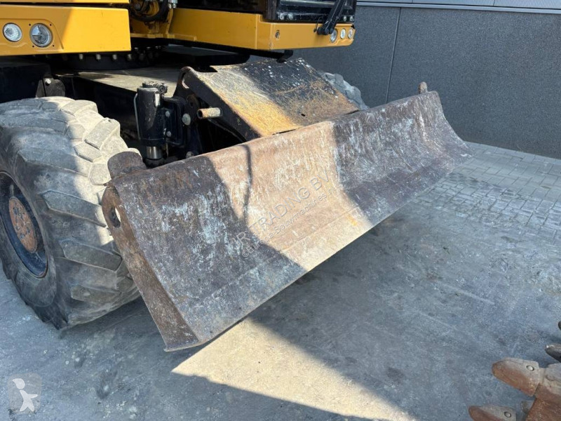 جرافة Caterpillar F