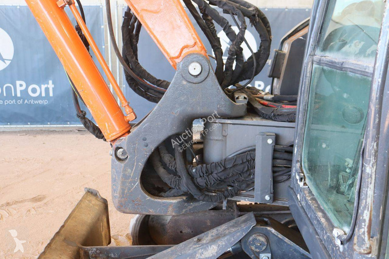 Lopatový nakládač Hitachi Zaxis B-6