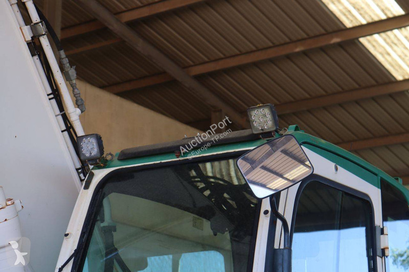 Excavator Hyundai Robex 210LC9