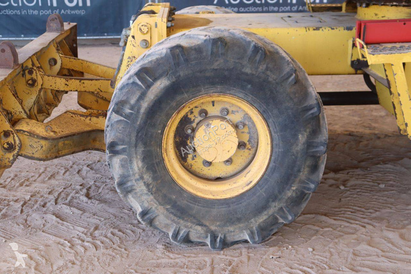 Komatsu 110R excavator