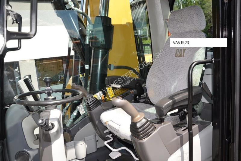 Lopatový nakládač Caterpillar 318 D