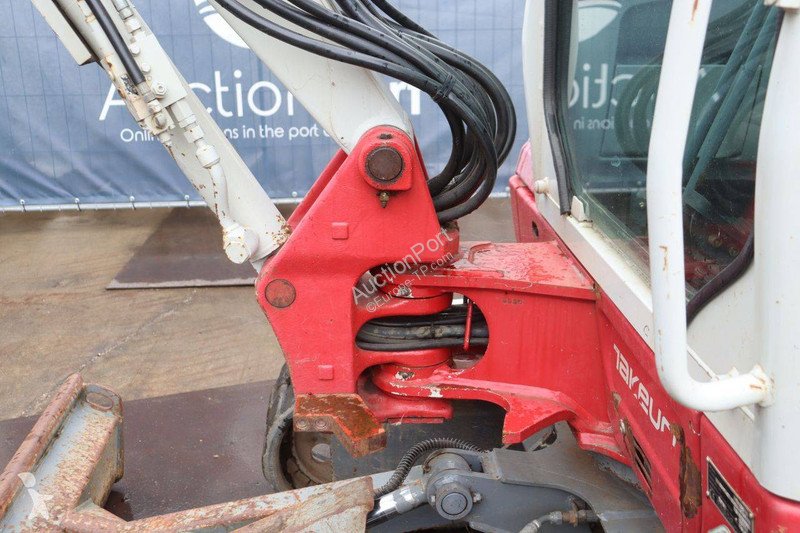 جرافة Takeuchi 0