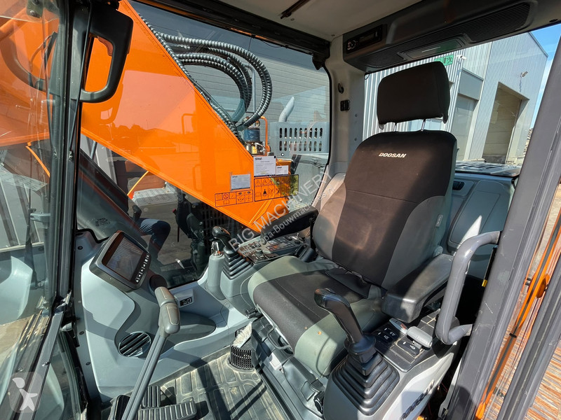 Excavadora Doosan 5