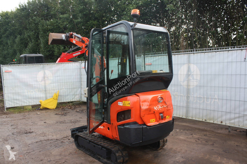Багер Kubota