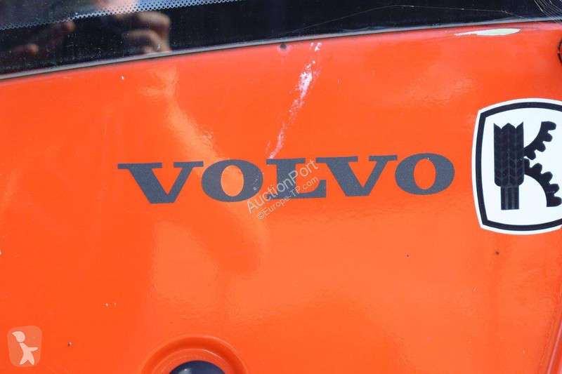 Багер Volvo