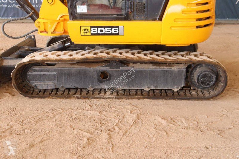 جرافة JCB 8056