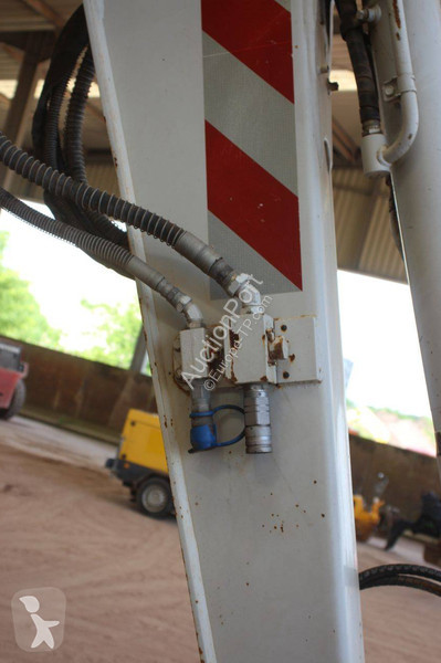 جرافة Takeuchi TB295W