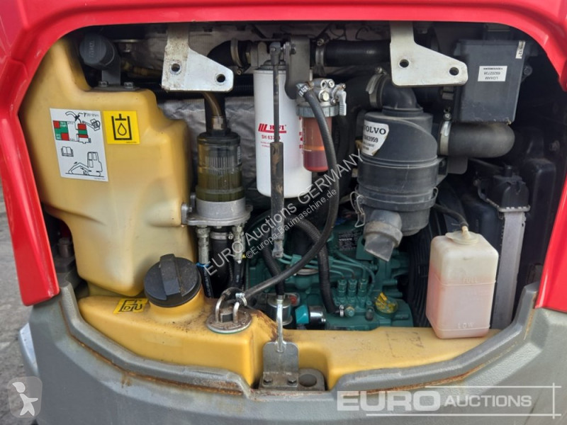 جرافة Volvo ECR25D