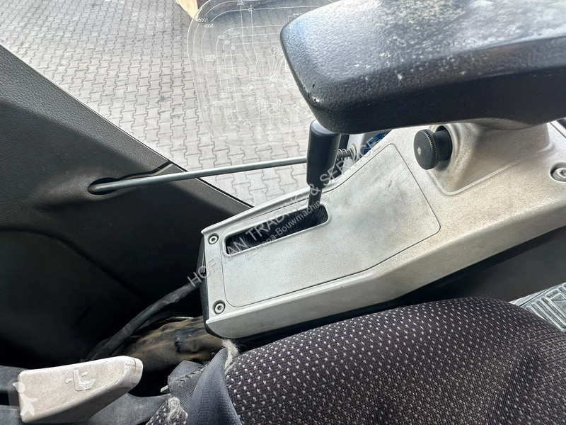 جرافة Wacker Neuson 2