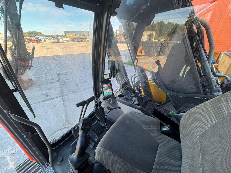 جرافة Volvo EC 220 EL TILTROTATOR / CENTRAL...