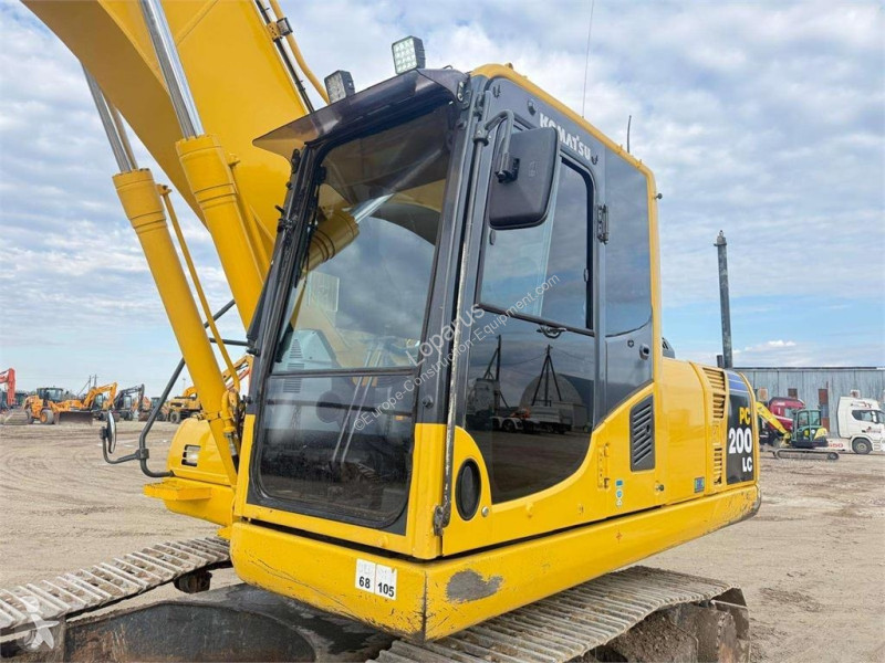 جرافة Komatsu LC8