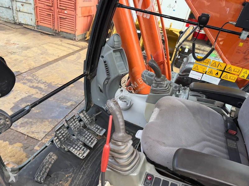 جرافة Hitachi LC5B