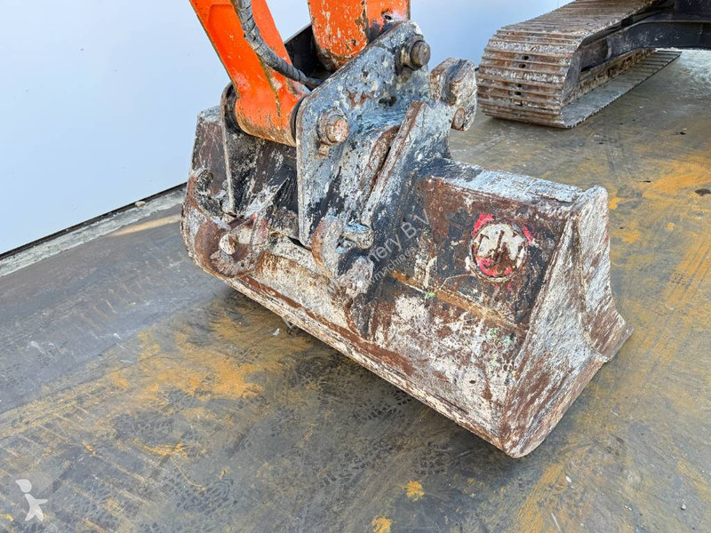 جرافة Hitachi 3 - Hammer Lines / Quick Coupler