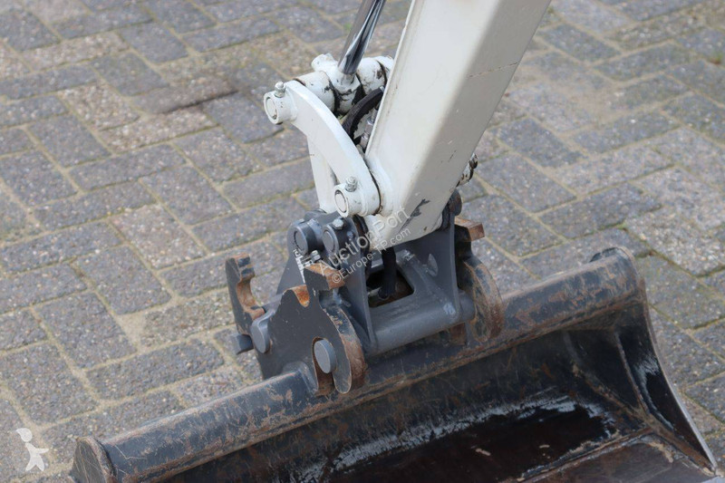 Skovel Takeuchi TB210R