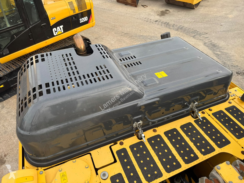 Escavadora Komatsu PC210 LC11