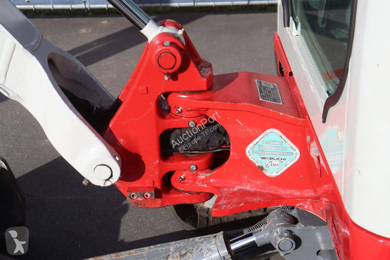 Rýpadlo Takeuchi TB216