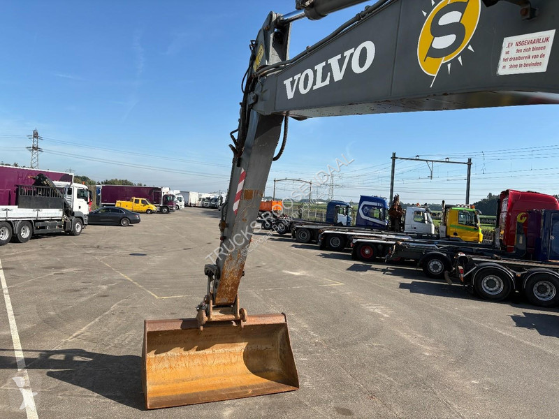 Pelle Volvo + 4870 Hours + bucket + fully...