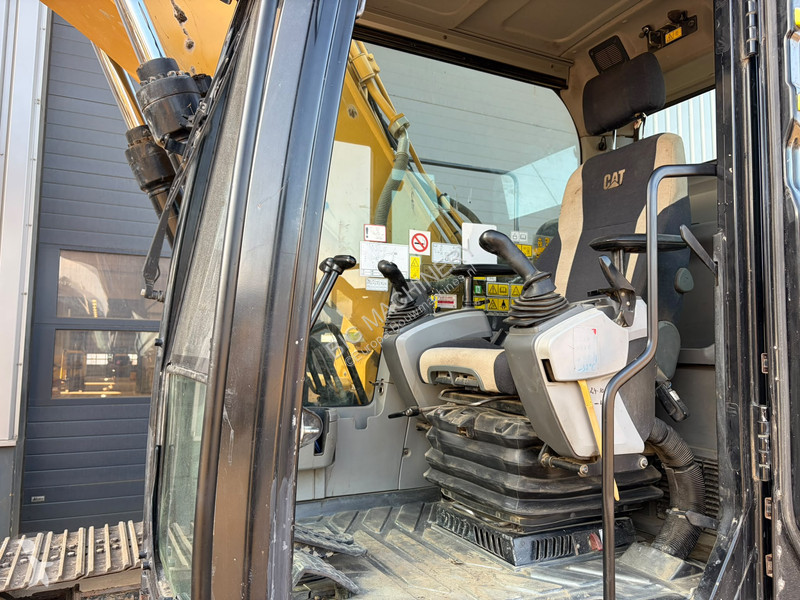 Багер Caterpillar 320FL