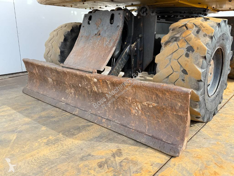 Pelle Komatsu - Triple Boom / Blade / Hammer Lines