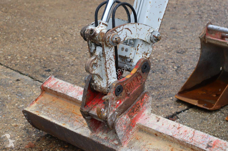 جرافة Takeuchi