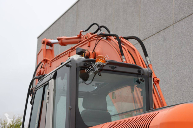 Pelle Hitachi