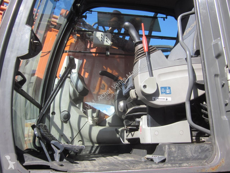 Багер Hitachi