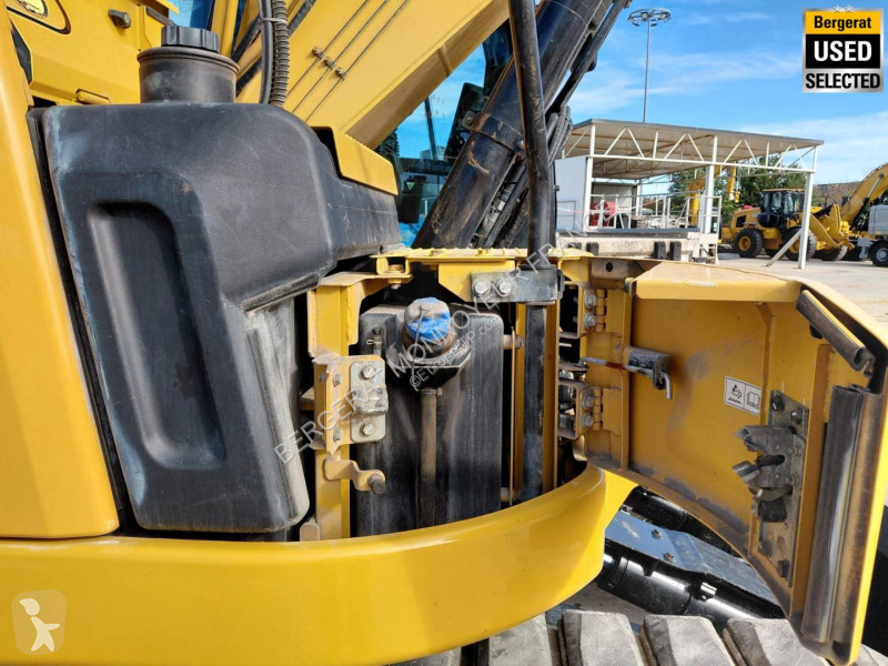 Багер Caterpillar