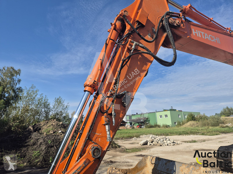 Багер Hitachi LC3