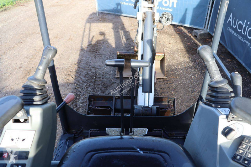 Багер Bobcat E17