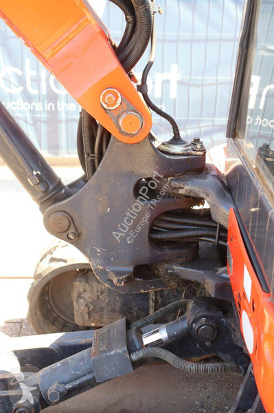 Багер Kubota α