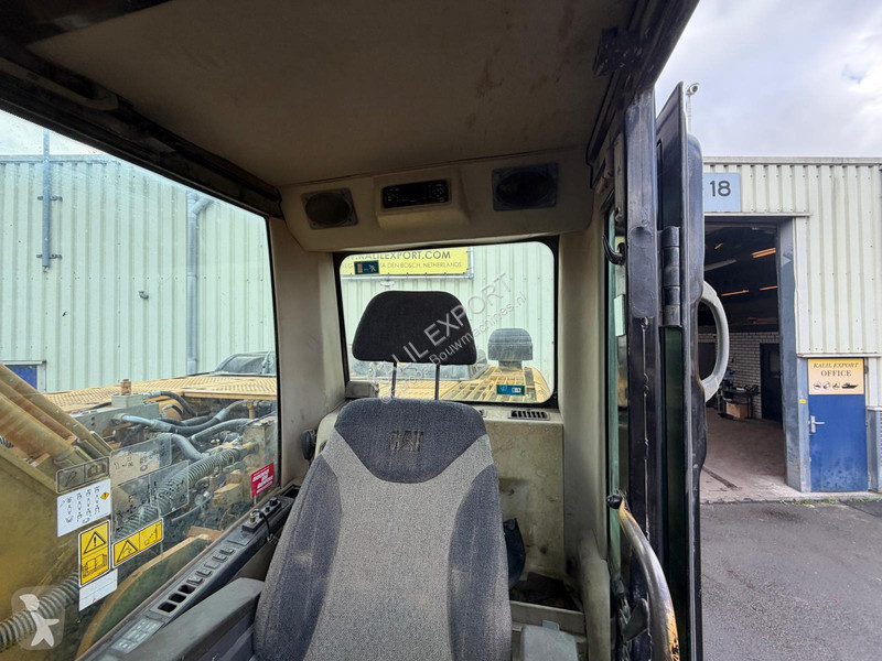 جرافة Caterpillar 322C Excavator - 26.2T -...