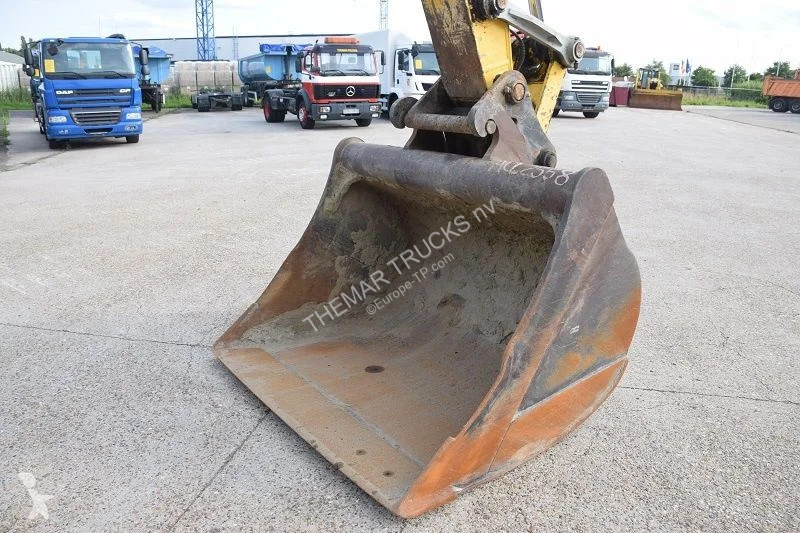 Escavatore New Holland Kobelco E235B SR-LCT